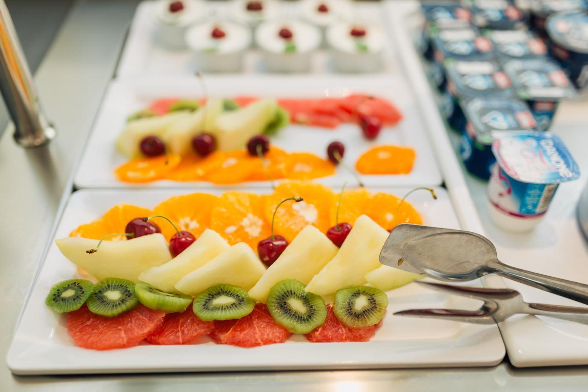 Doubletree By Hilton Hotel Cluj - City Plaza Exterior foto Fruit salad