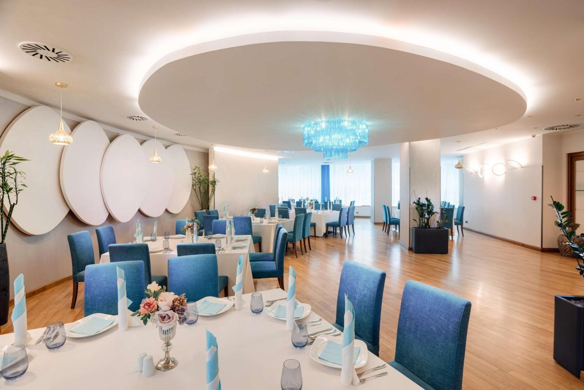 Doubletree By Hilton Hotel Cluj - City Plaza Exterior foto Restaurant