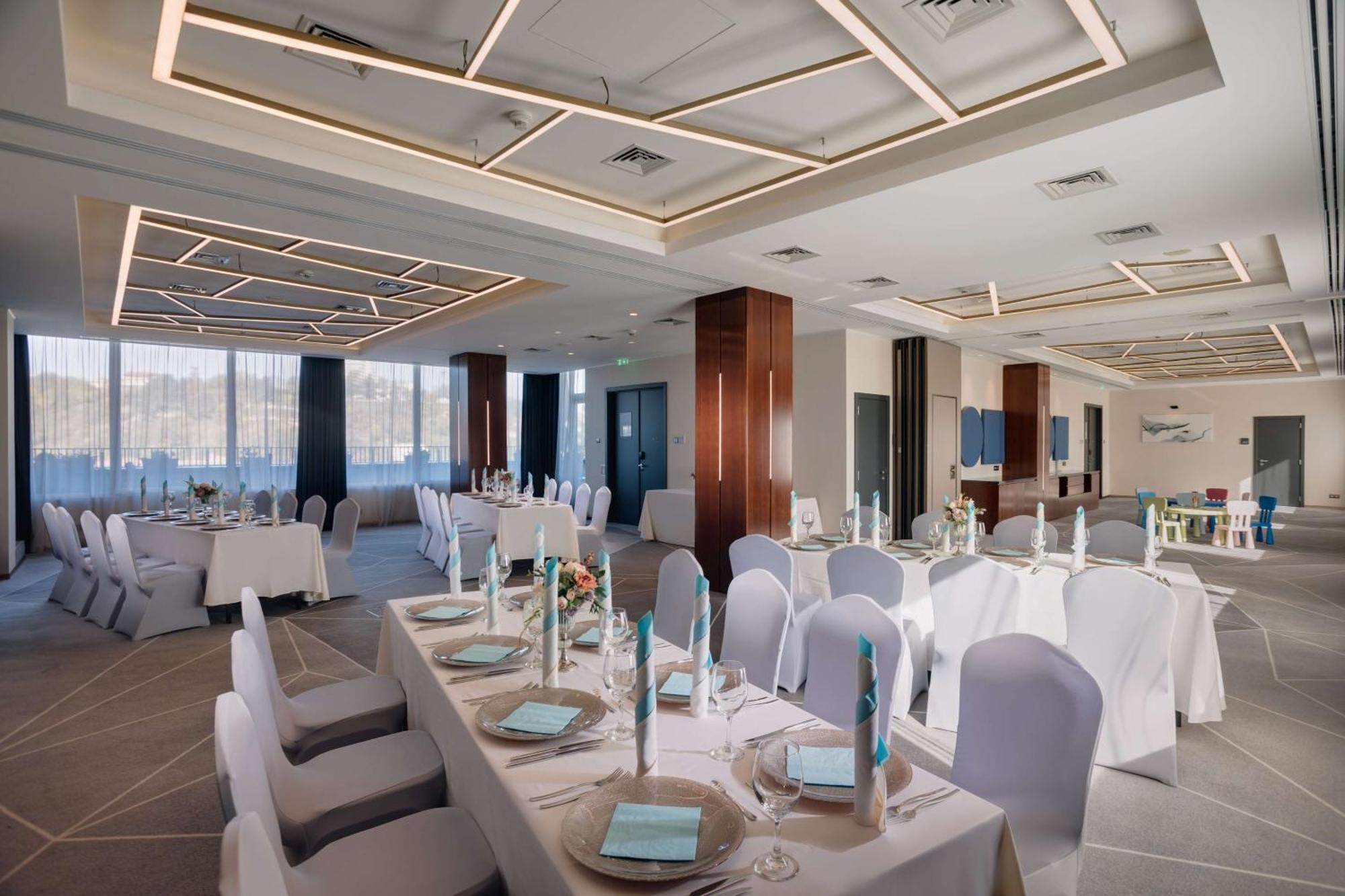 Doubletree By Hilton Hotel Cluj - City Plaza Exterior foto The ballroom at the hotel