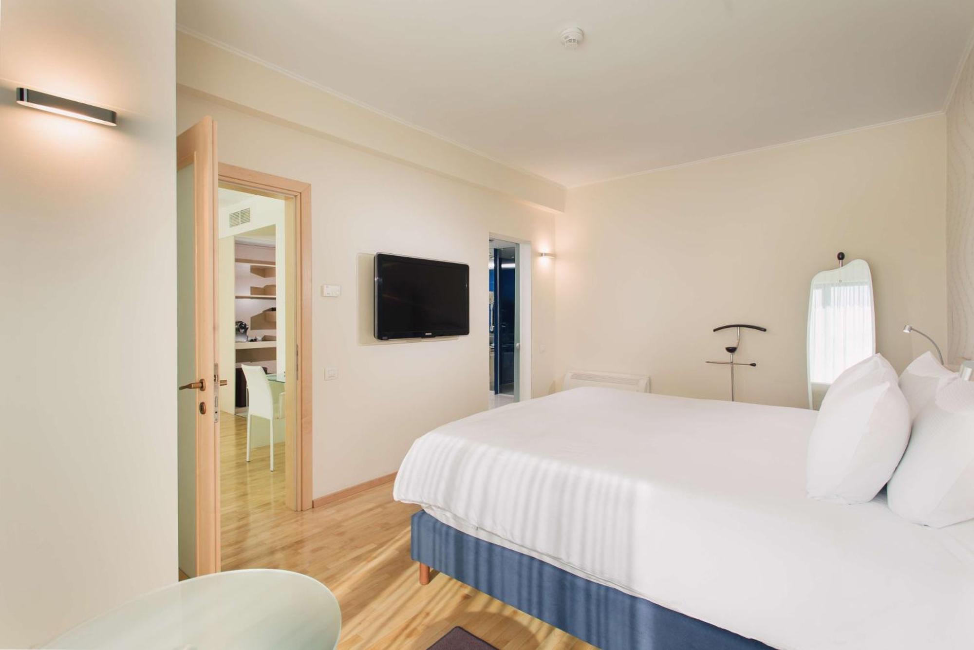 Doubletree By Hilton Hotel Cluj - City Plaza Exterior foto A typical room at the hotel