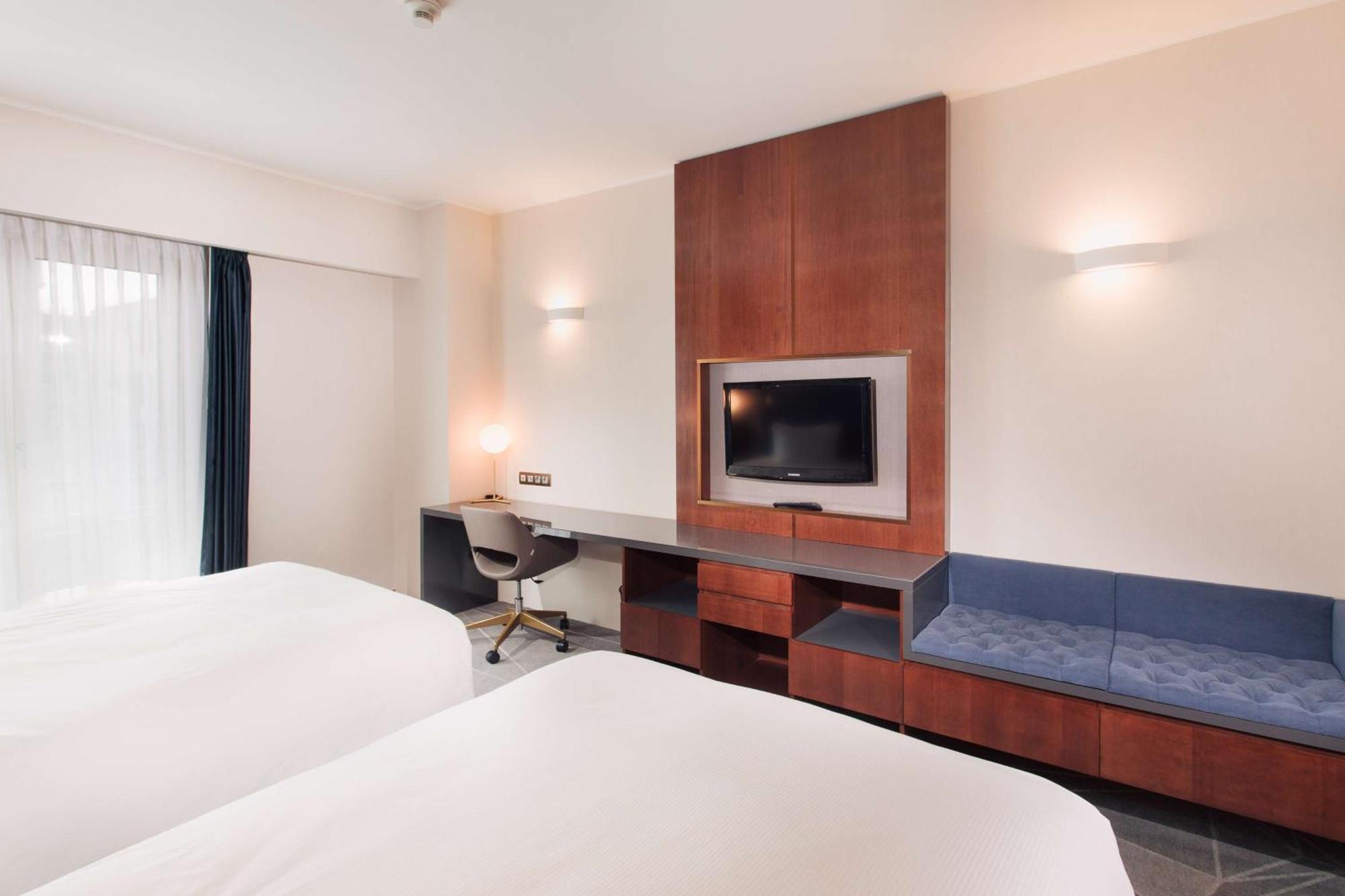 Doubletree By Hilton Hotel Cluj - City Plaza Exterior foto A typical room at the hotel