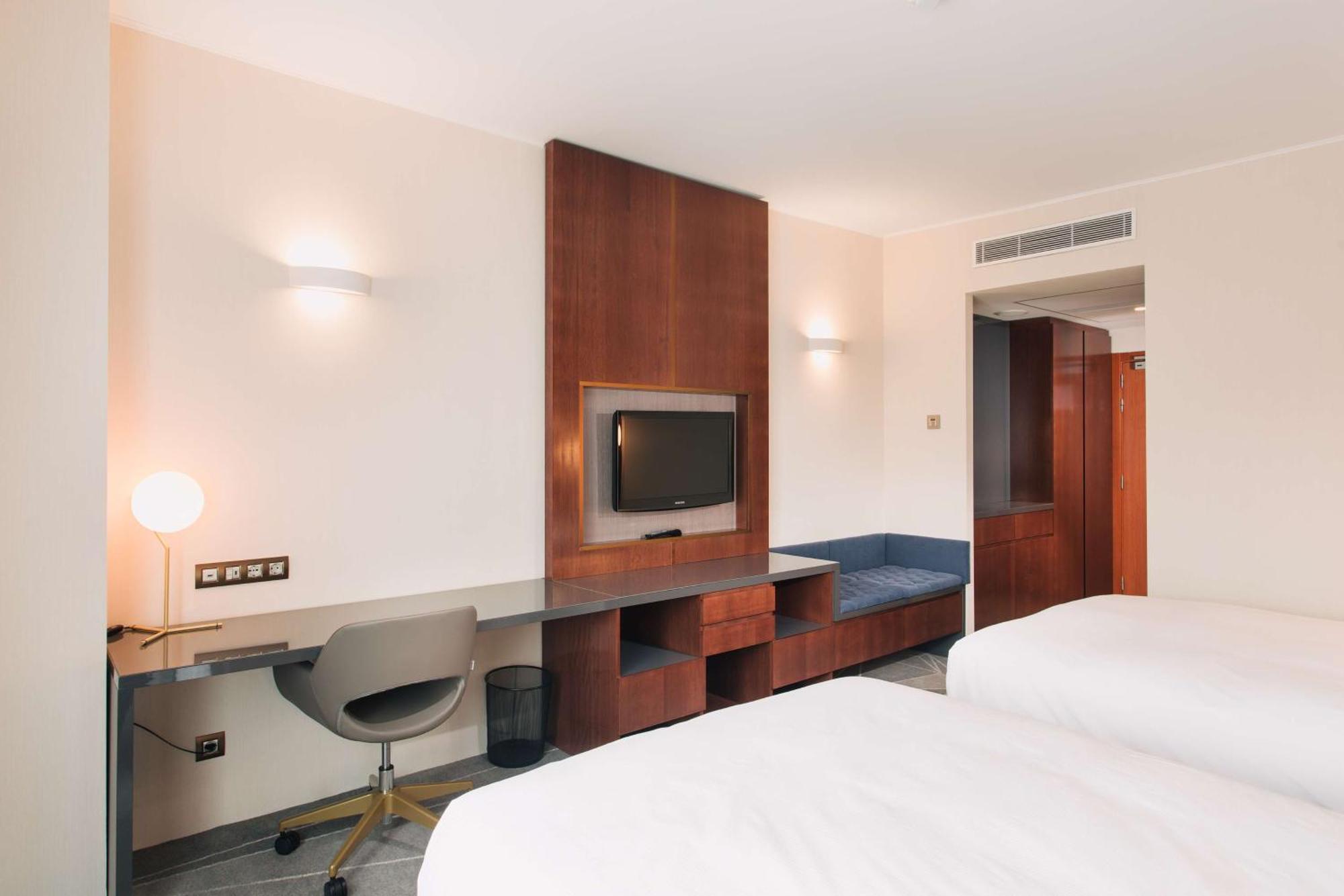 Doubletree By Hilton Hotel Cluj - City Plaza Exterior foto A typical room at the hotel
