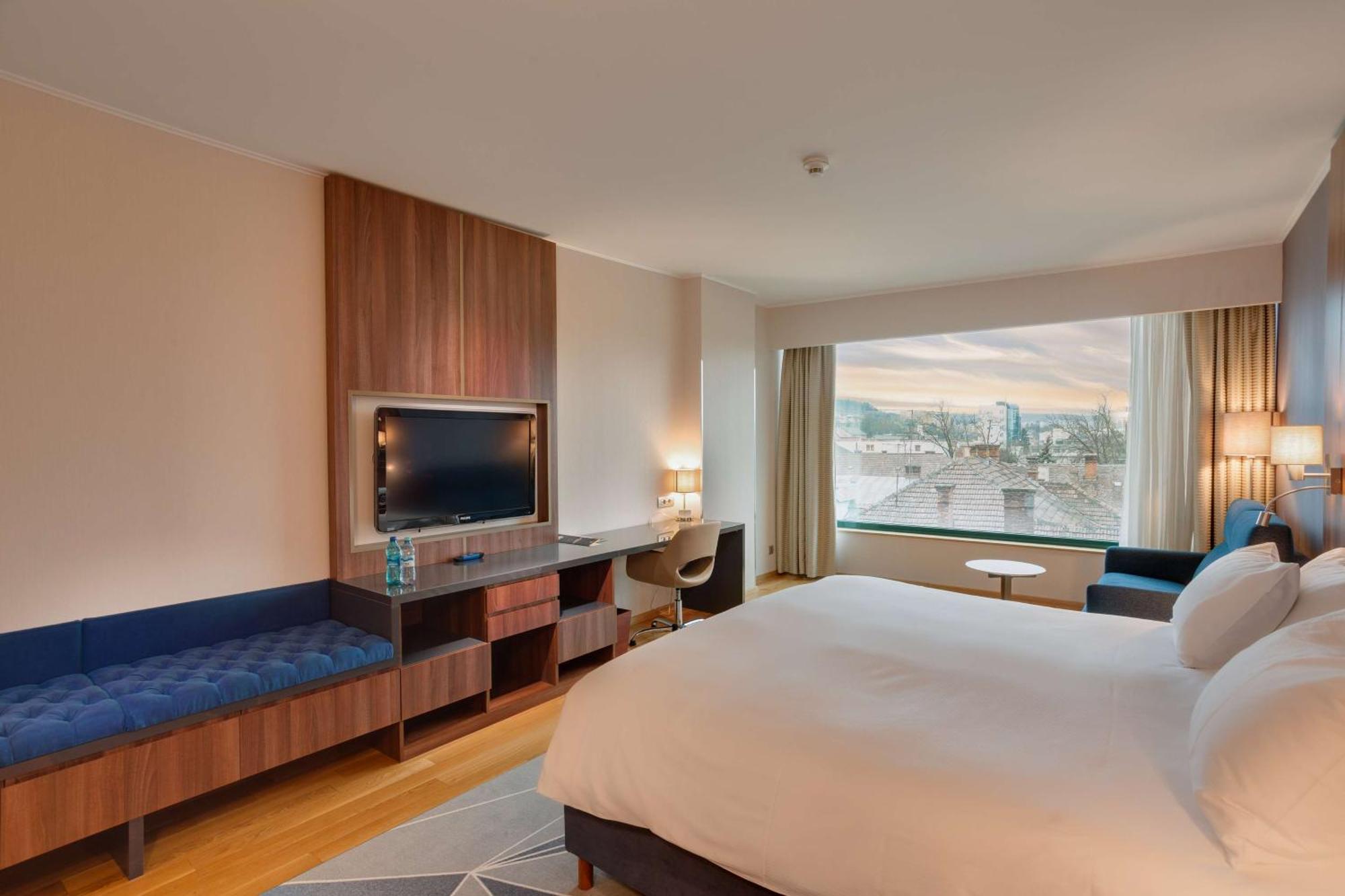Doubletree By Hilton Hotel Cluj - City Plaza Exterior foto Deluxe room