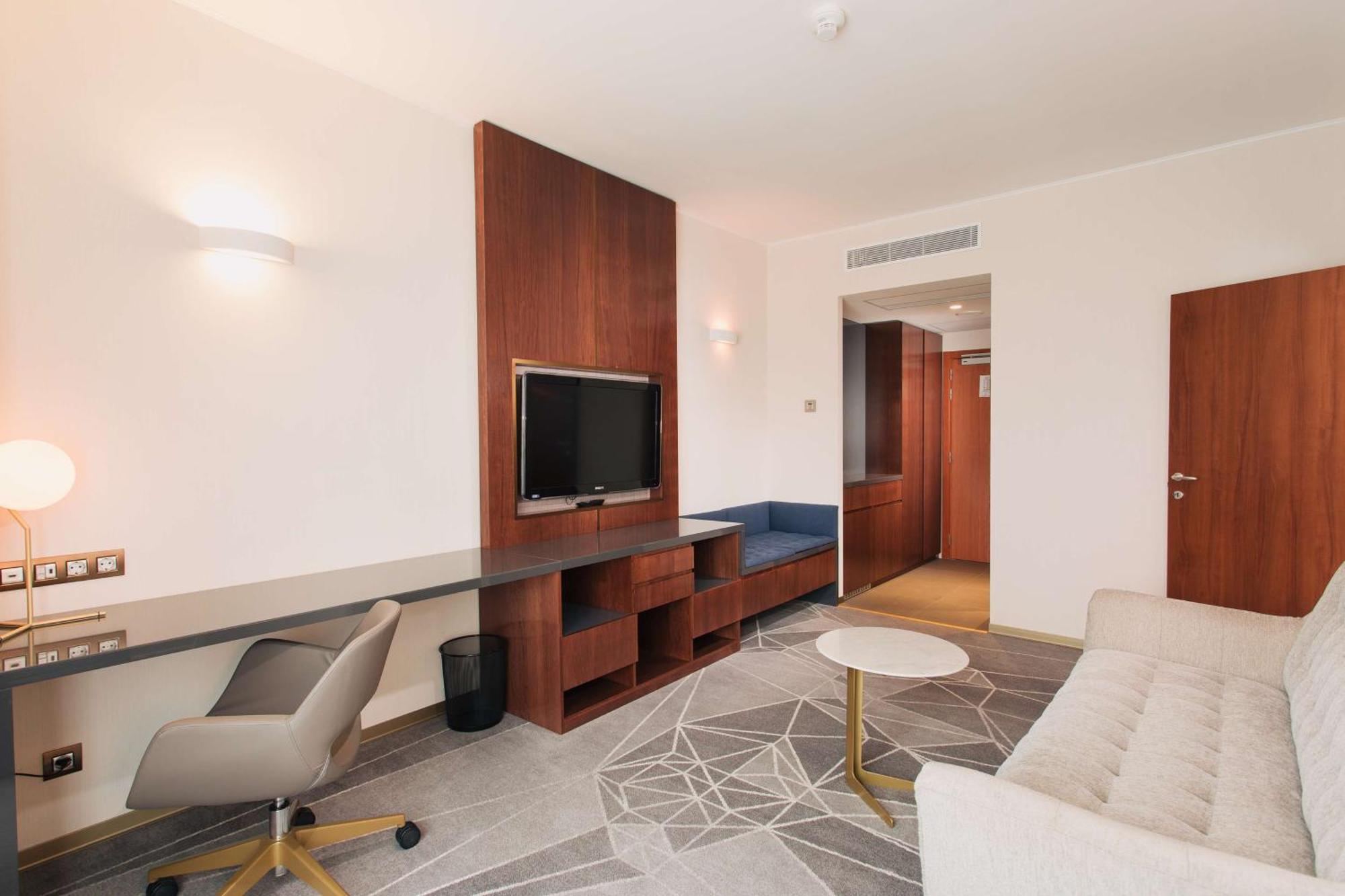 Doubletree By Hilton Hotel Cluj - City Plaza Exterior foto