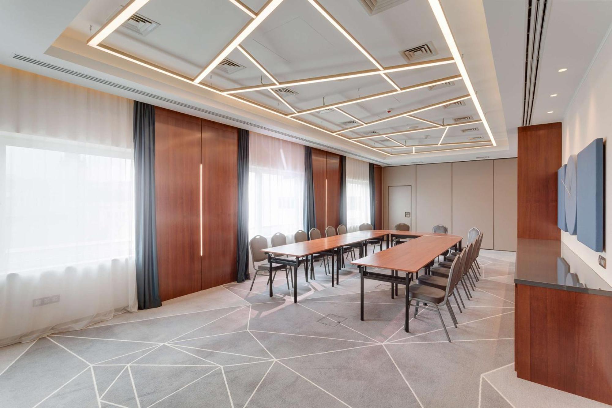 Doubletree By Hilton Hotel Cluj - City Plaza Exterior foto Meeting room