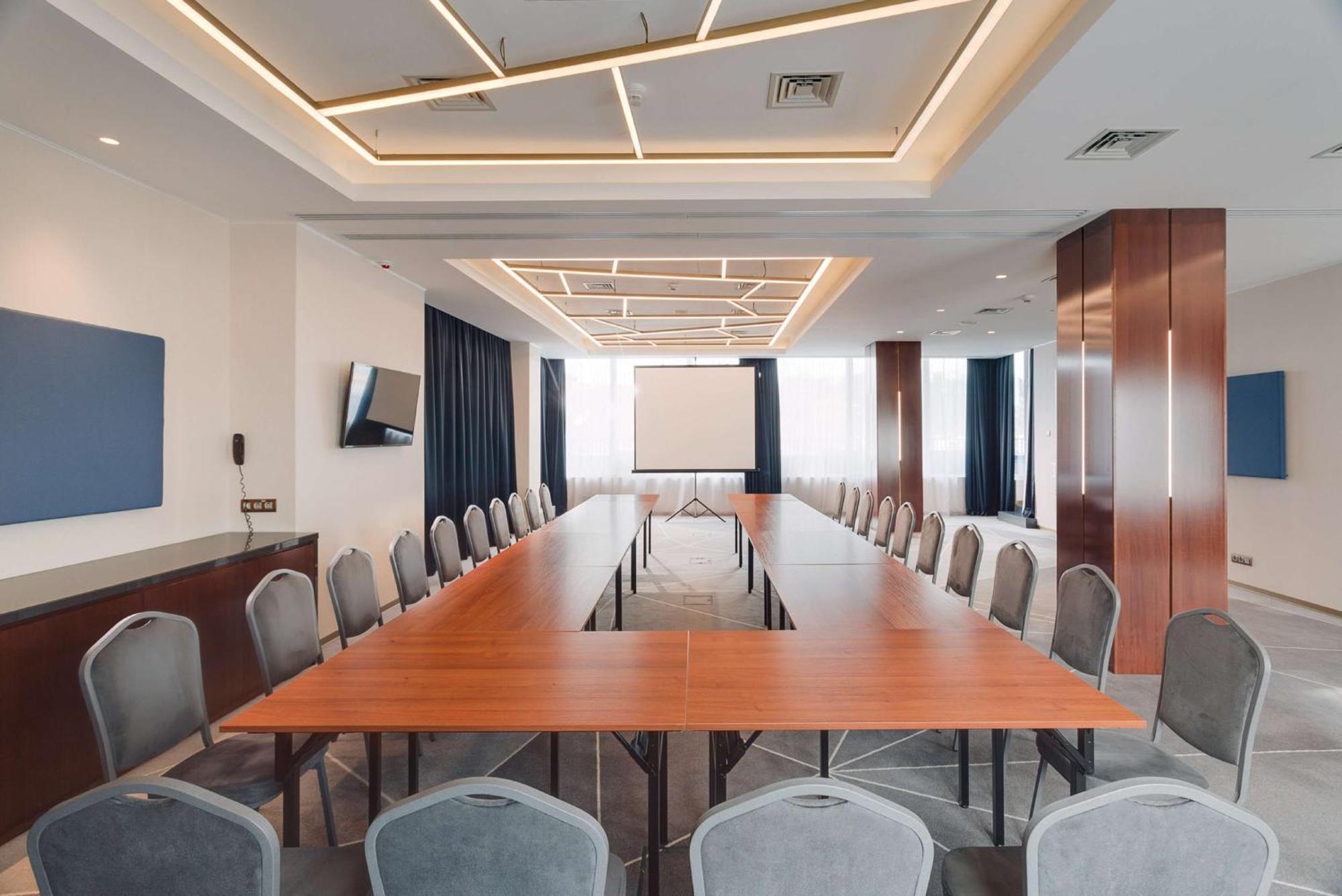 Doubletree By Hilton Hotel Cluj - City Plaza Exterior foto Meeting room