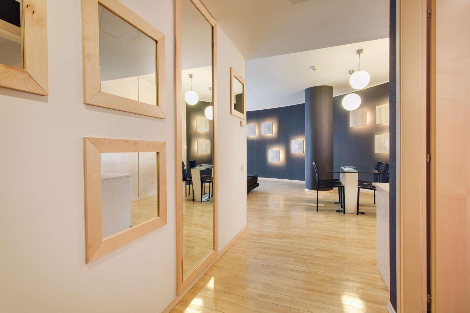 Doubletree By Hilton Hotel Cluj - City Plaza Exterior foto A mirror in a home