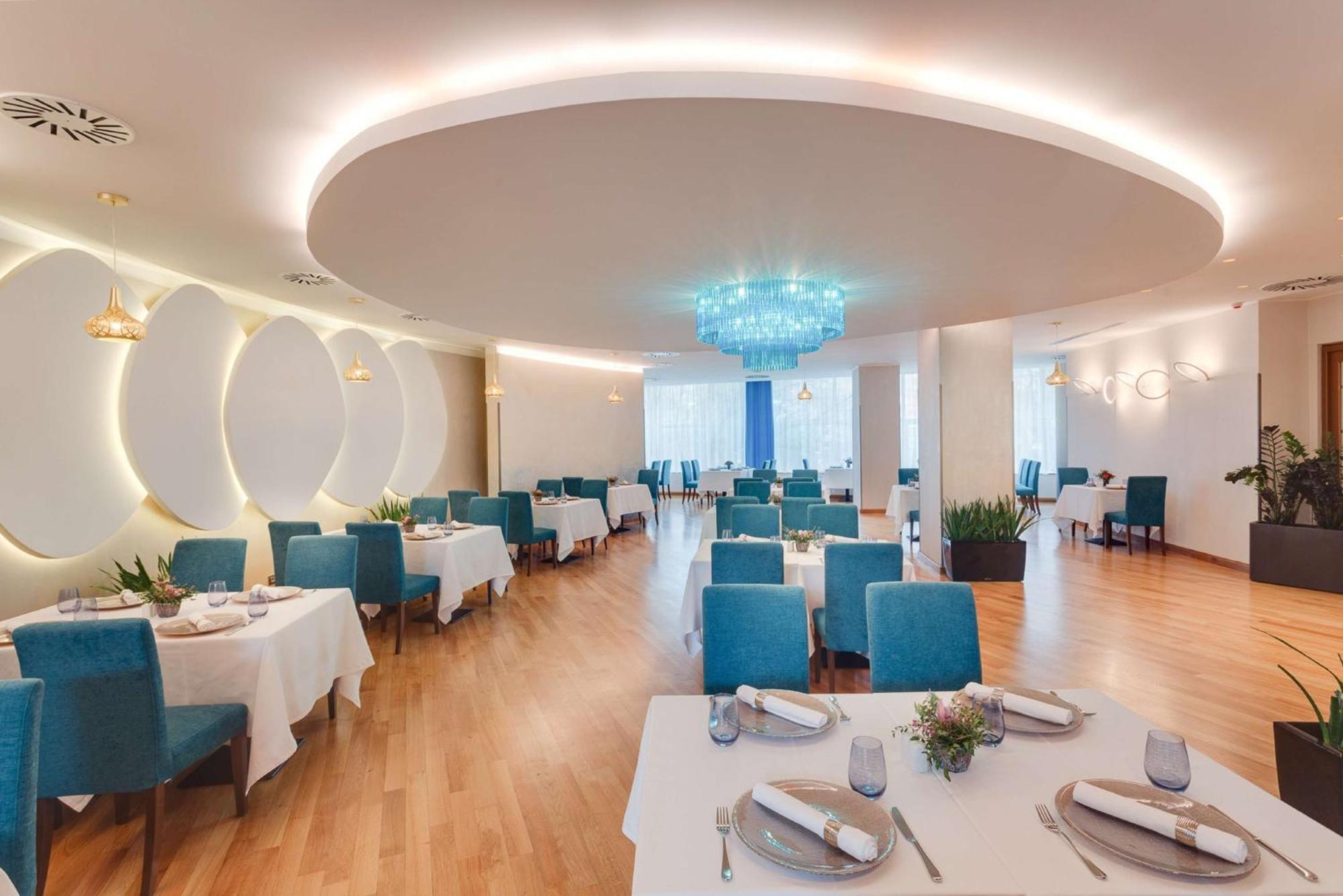 Doubletree By Hilton Hotel Cluj - City Plaza Exterior foto Restaurant